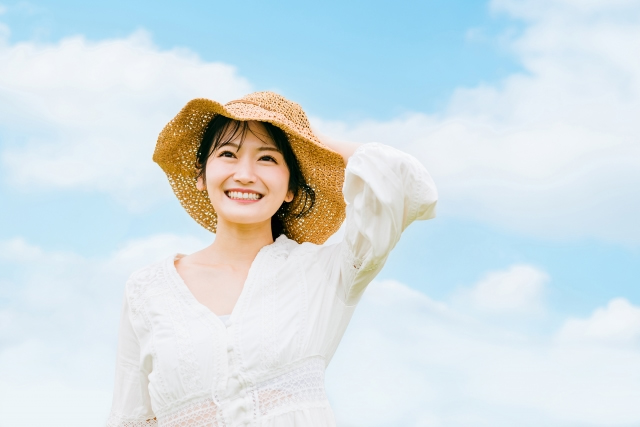 晴れやかな表情の女性