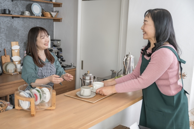 カフェで働く