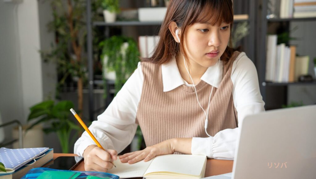 英会話学習中の女性
